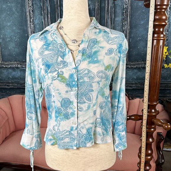Soft almost sheer collared shirt. Beach paisley watercolors soft - Picture 2 of 10